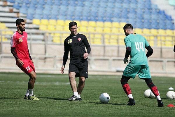 تبریک سرخپوشان به کریم باقری در روز تمرین پرفشار پرسپولیس تبریک سرخپوشان به کریم باقری در روز تمرین پرفشار پرسپولیس