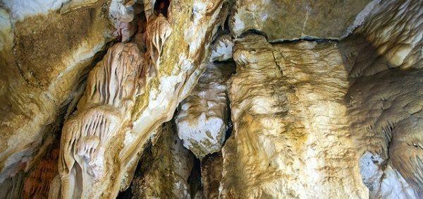 وجود غار زنده دیگری در روستای کهک دلیجان