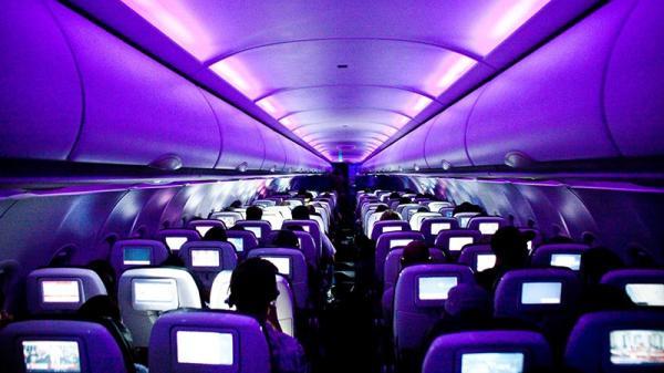 چرا چراغ های داخل هواپیما هنگام فرود و صعود خاموش می شوند؟